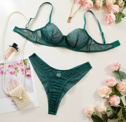 Emerald Desire – koronkowy komplet bielizny w kolorze butelkowej zieleni
