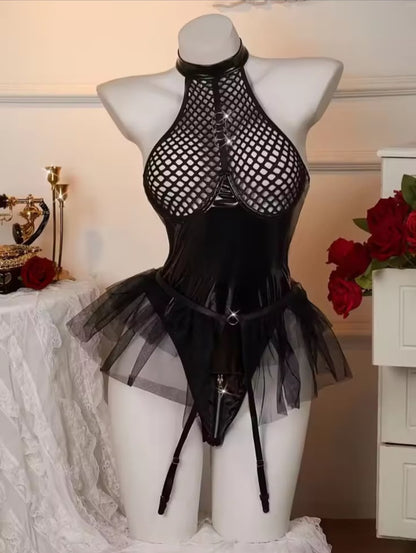 Body lakierowane z tiulową spódniczką – odważna elegancja